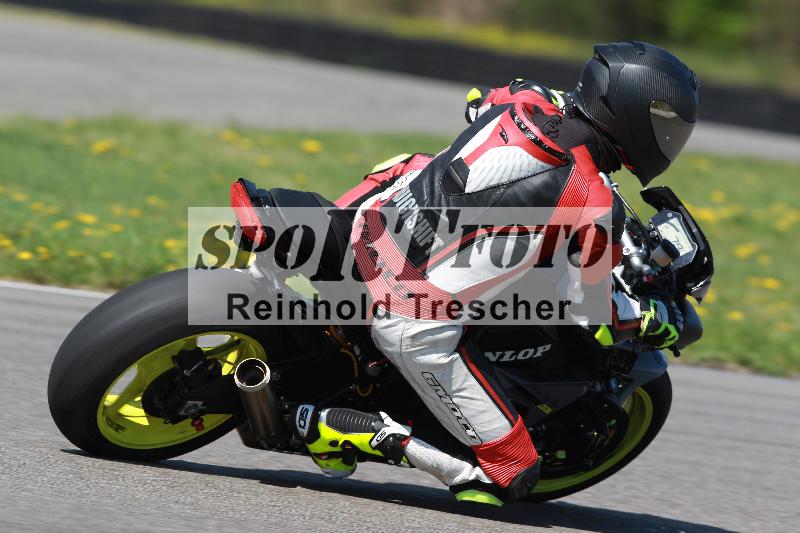 /Archiv-2022/07 16.04.2022 Speer Racing ADR/Gruppe gelb/backside